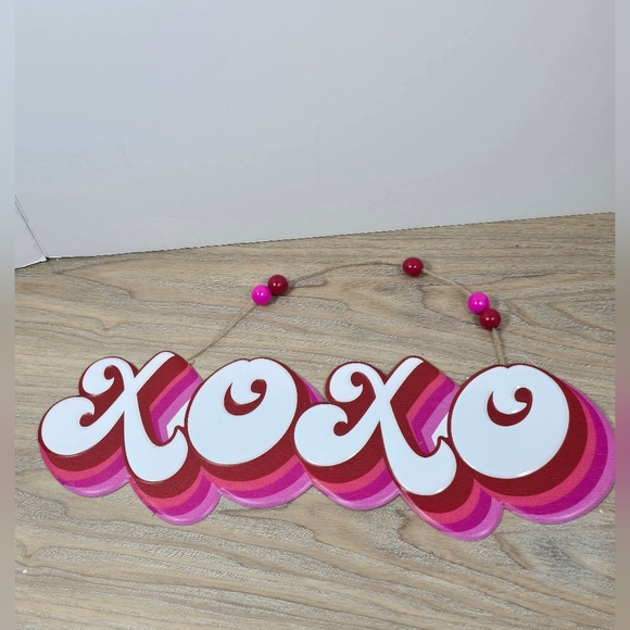 Retro 80s Pink and Red XOXO Metal Wall Decor 15.5 X 5.25 In Nwt - Picture 1 of 3